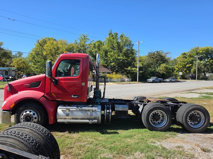 2014-peterbilt-579-image-4