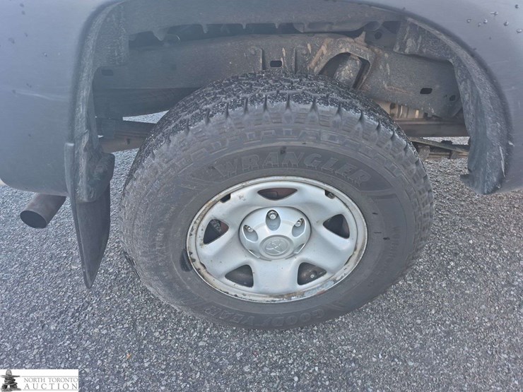 2015-toyota-tacoma-image-22