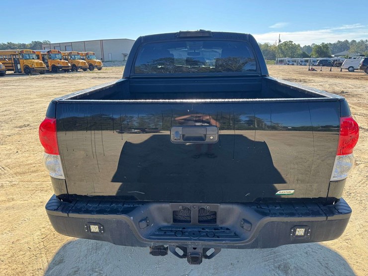 2011-toyota-tundra-sr5-image-6
