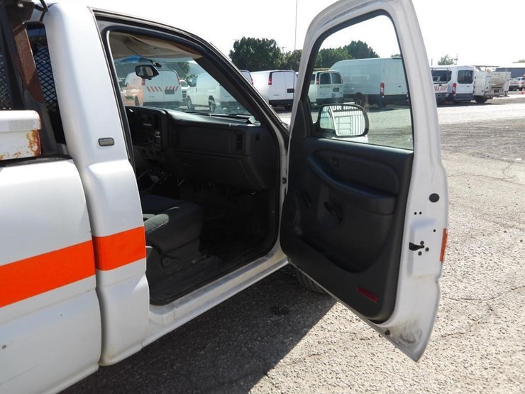 2003-chevrolet-silverado-2500-image-19