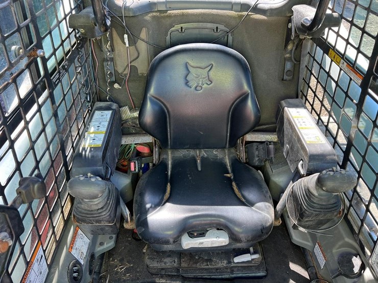 2012-bobcat-t630-image-17