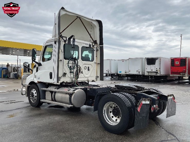 2021-freightliner-cascadia-116-image-2