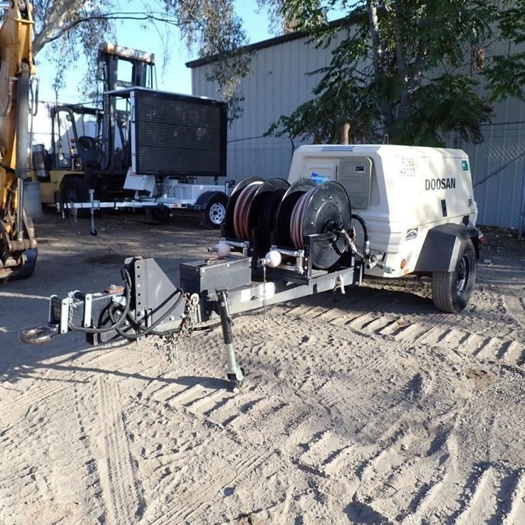 2012 Doosan P260 Towable Air Compressor