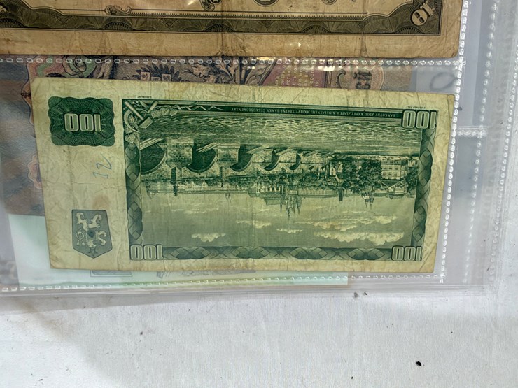 #40307-•-foreign-currency-bank-notes-image-26