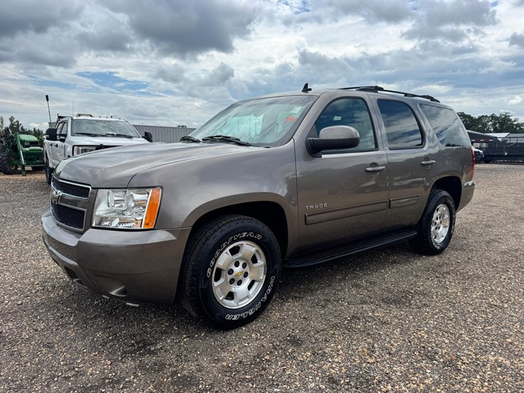 2011-chevrolet-tahoe-image-1
