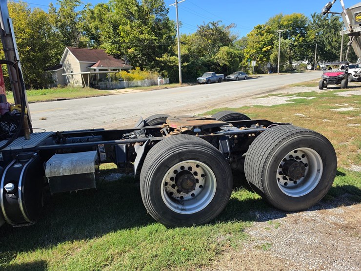 2014-peterbilt-579-image-61