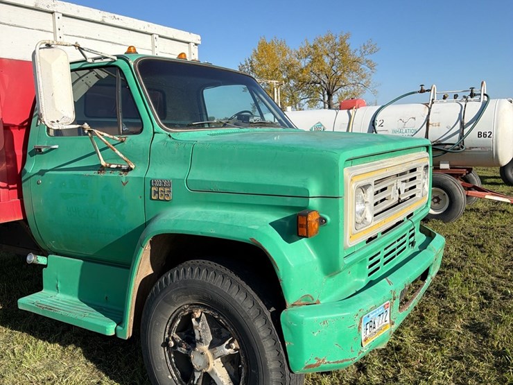 1975-single-axle-366-4+2,-box-&-hoist,-starts,-runs,-operates-as-it-should-image-24