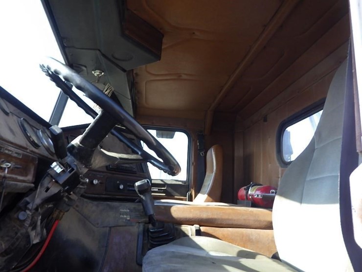 1991-freightliner-fla086-24'-t/a-cab-&-chassis-image-39