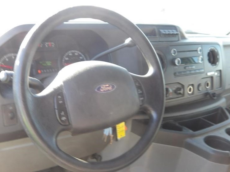 2011-ford-e350-image-14