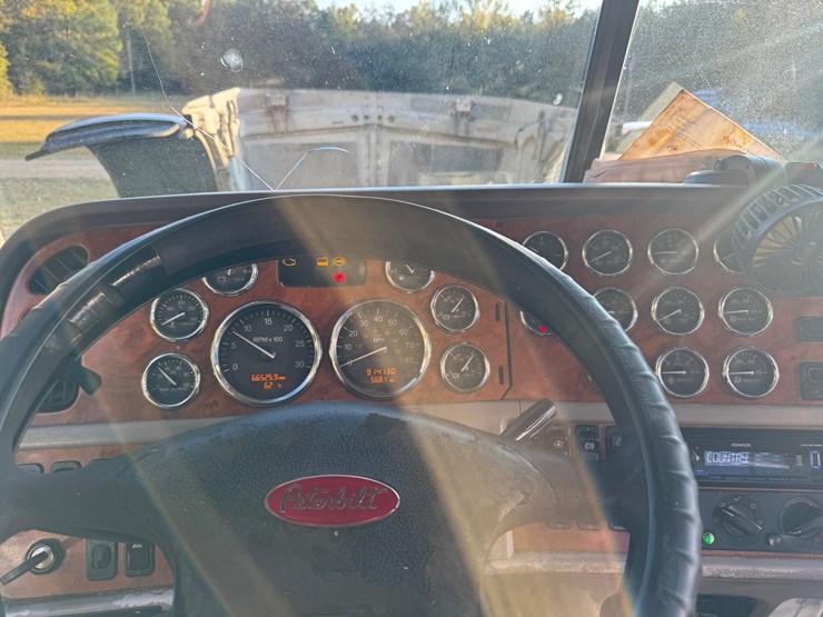 2006-peterbilt-379-image-12