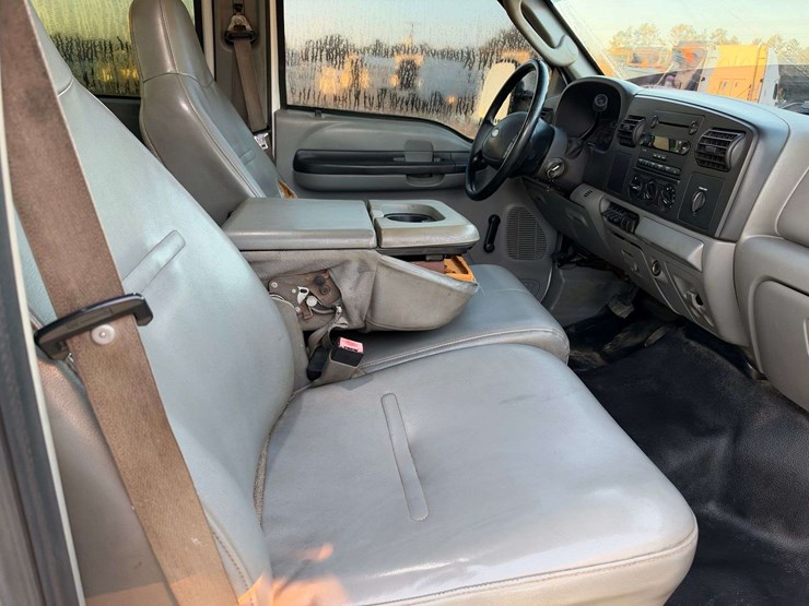 2007-ford-f550-image-18