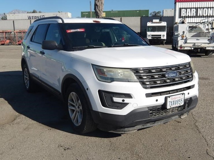 2017-ford-explorer-image-2