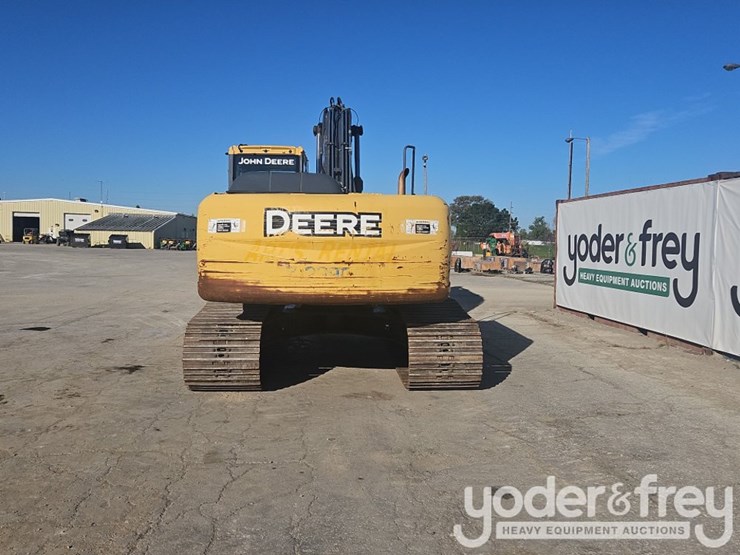 2011-deere-200d-image-4