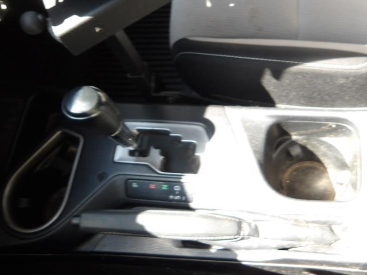 2017-toyota-rav4-xle-image-21