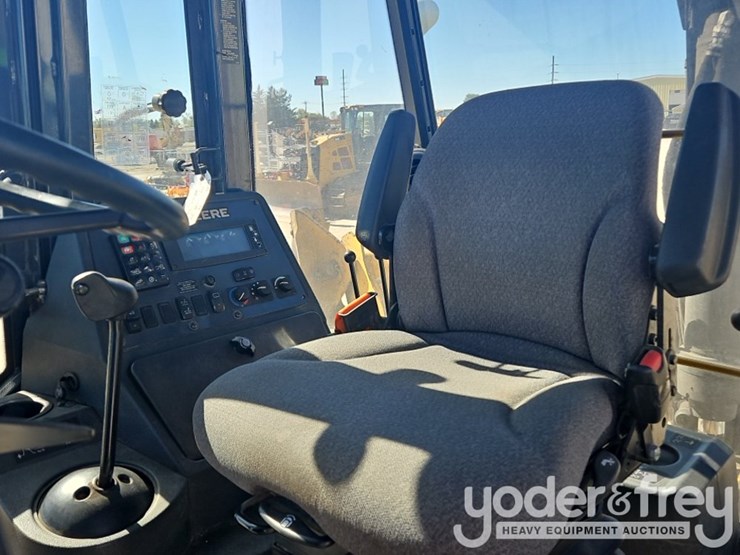 2018-deere-410l-image-33