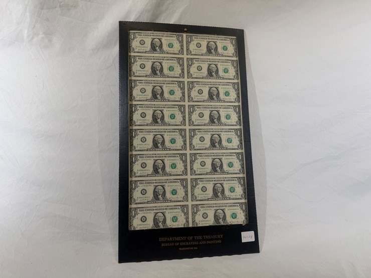 #40128-•-1/2-sheet-uncirculated-1981-dollar-bills-image-2