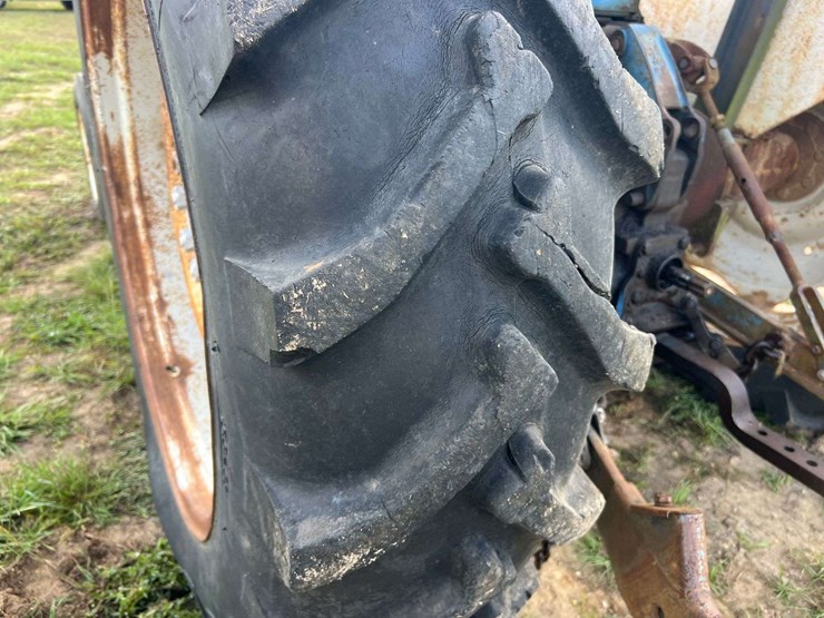 ford-4000-image-38
