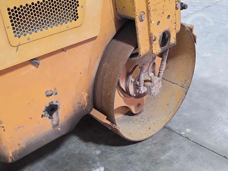 caterpillar-cb24b-image-11
