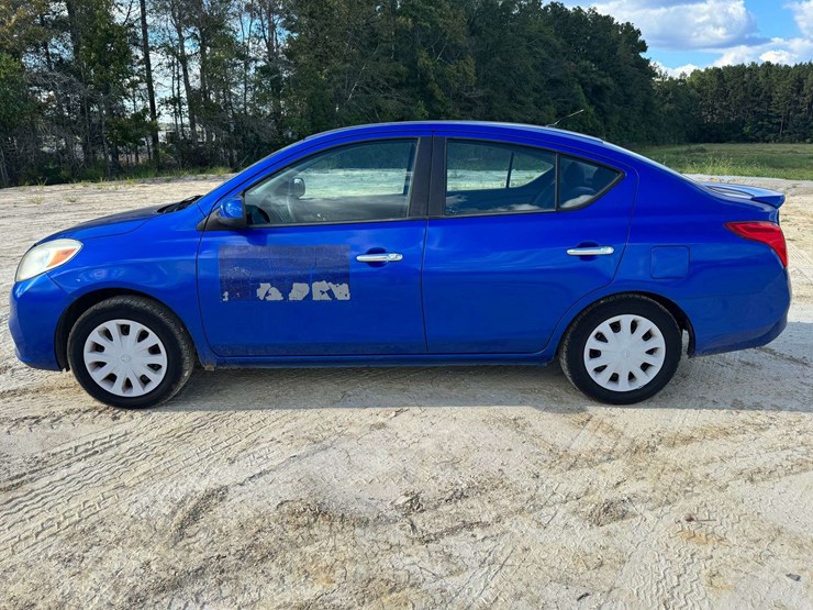 2013-nissan-versa-sv-4dr-sedan---140,734-miles-image-8