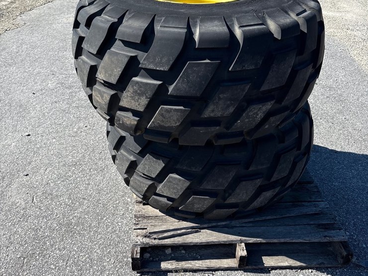 #1088-•-r3-turf-tires---*rear-only*---tires-and-rims-image-4