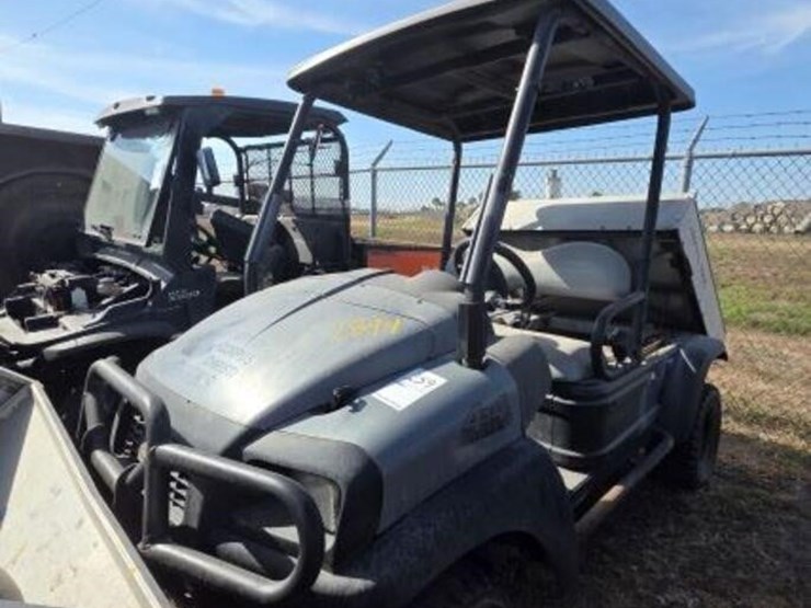 2021-club-car-carryall-295-image-1