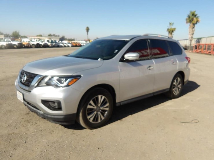 2019-nissan-pathfinder-sl-image-1