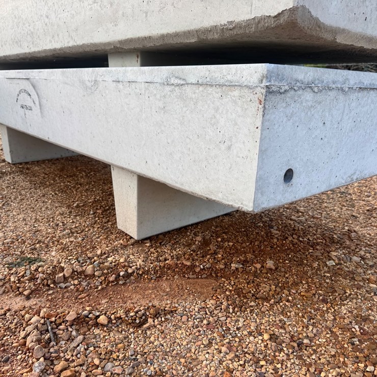 #8180 • 3’X10’ Concrete Feed Trough