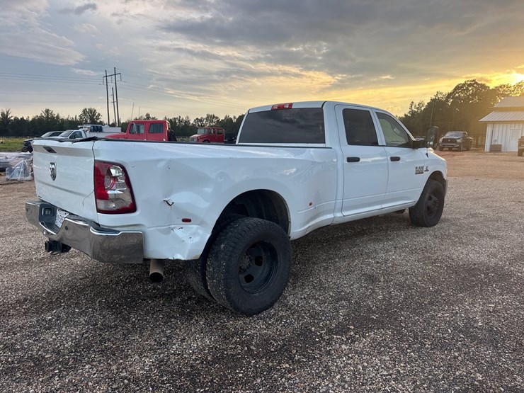 2016-dodge-3500-image-5