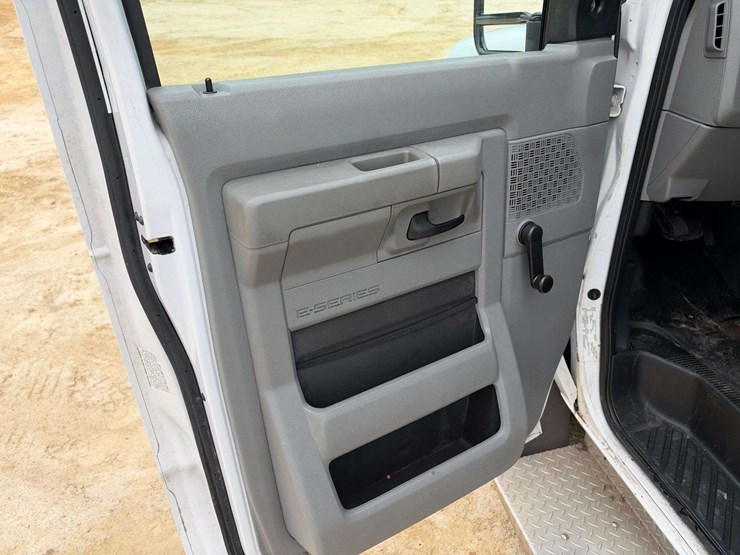 2017-ford-e450-image-9
