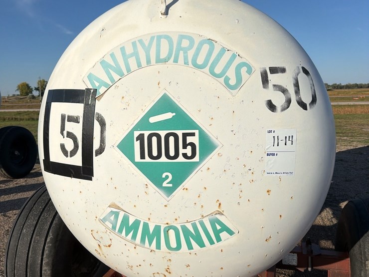 11-14-1450-gallon-nh3-tank,-16.5l---16.1-tires-image-3