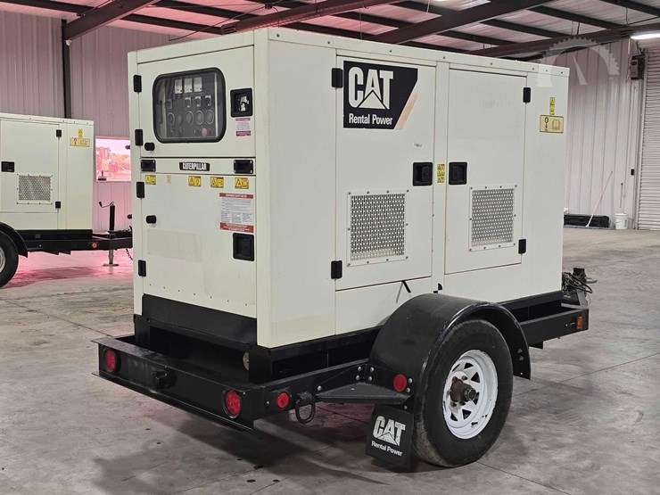 2013-caterpillar-xq30-8-image-3