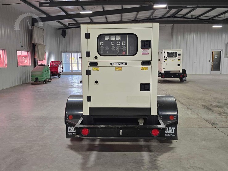 2015-caterpillar-xq30-8-image-8