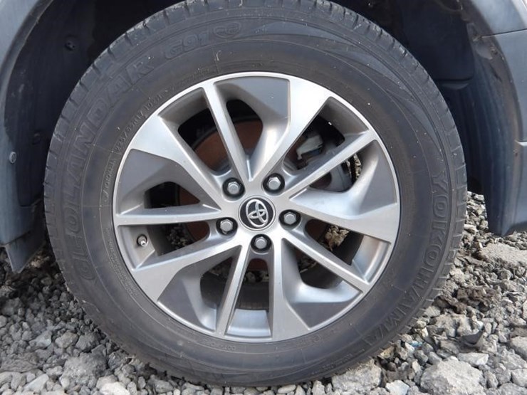 2018-toyota-rav4-xle-image-8