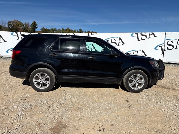 2017-ford-explorer-image-6