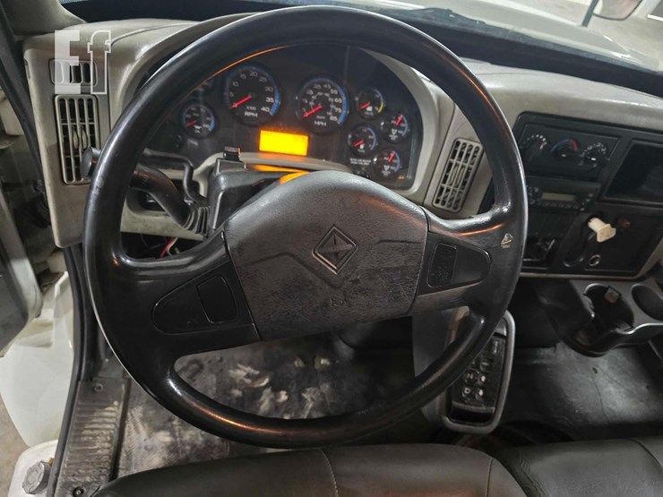 2013-international-durastar-4300-image-13