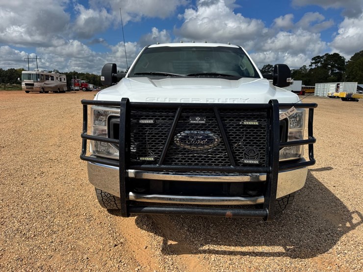 2020-ford-f250-xl-image-10