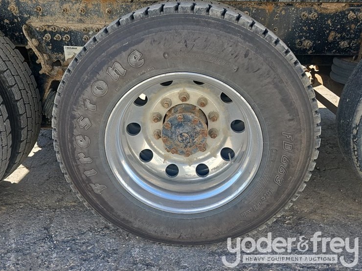 2019-freightliner-122sd-image-17