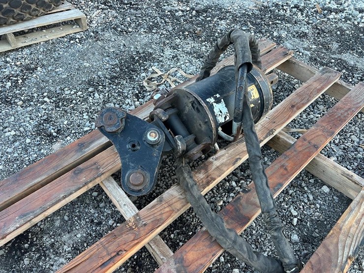 caterpillar-auger-drive-for-excavator-image-3