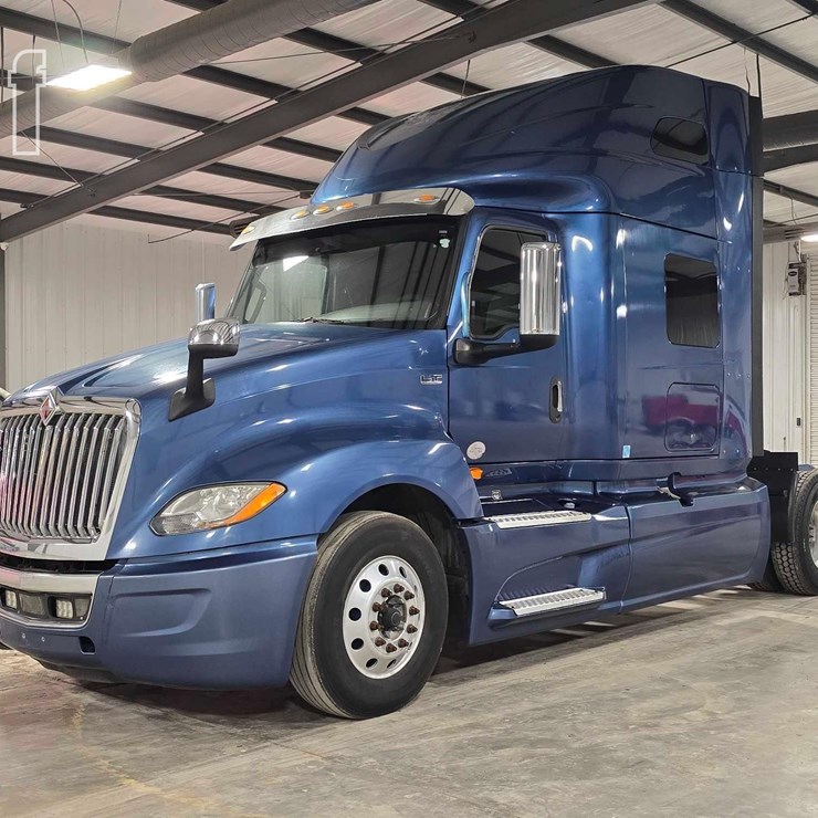 2018 INTERNATIONAL LT