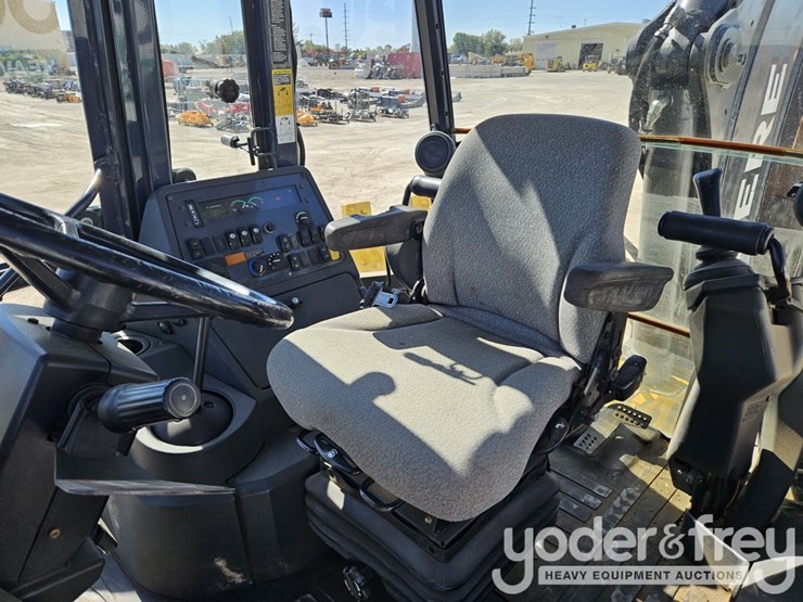 2013-deere-310k-image-40