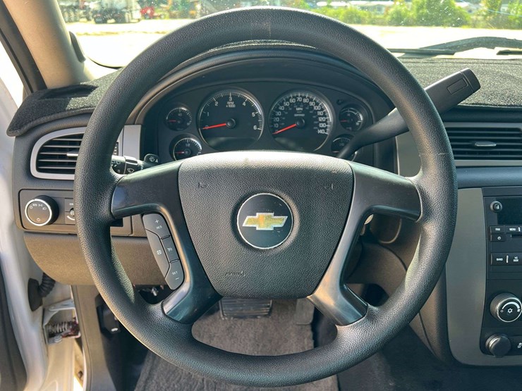2012-chevrolet-tahoe-image-12