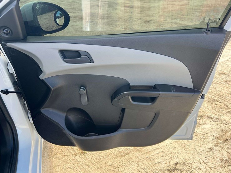 2019-chevrolet-sonic-4-door-sedan-(117,687-miles)-image-20