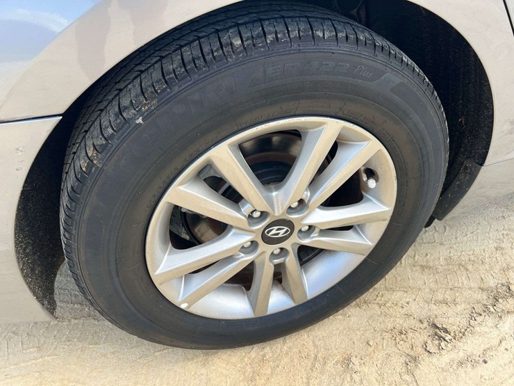 2017-hyundai-sonata-4-door-sedan-(165,391-miles)-image-26