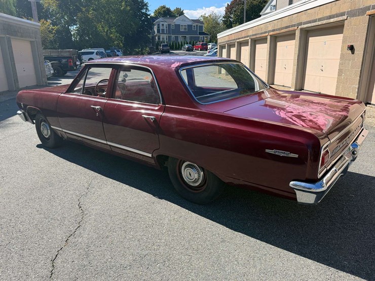 1965-chevrolet-chevelle-300-deluxe-4-door-sedan-(33,434-miles)-image-4