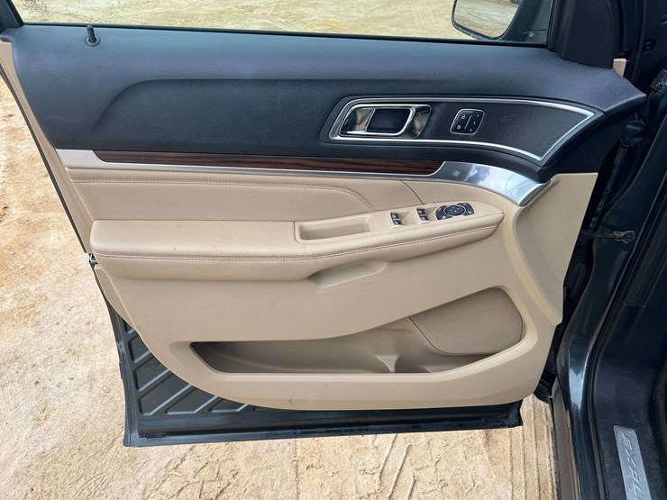 2016-ford-explorer-limited-image-9