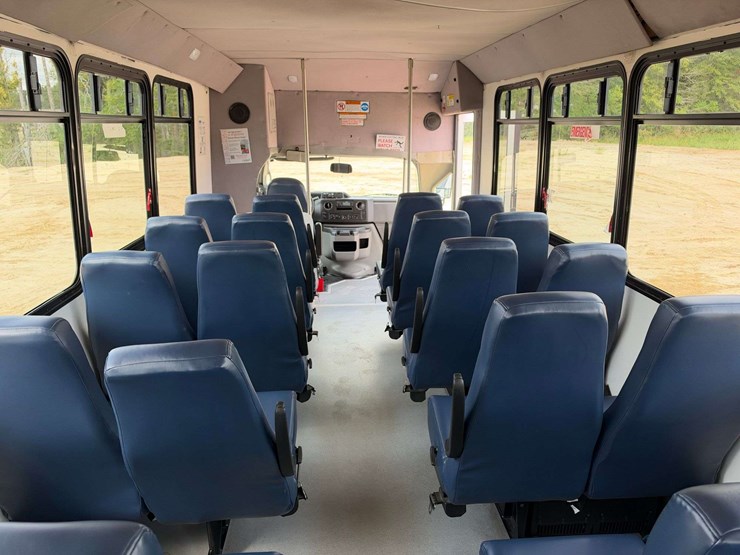 2017-ford-e450-image-17