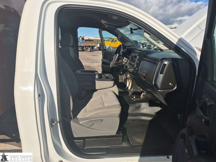 2016-chevrolet-silverado-3500hd-image-13