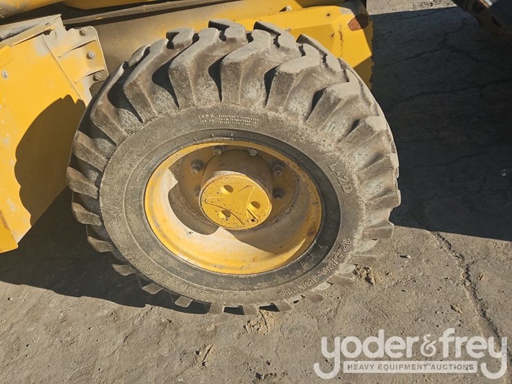 2018-deere-410l-image-10