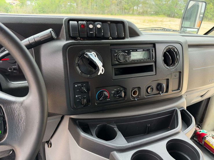 2017-ford-e450-image-13