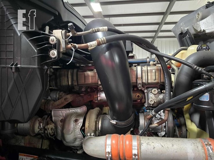 2020-freightliner-cascadia-126-image-26